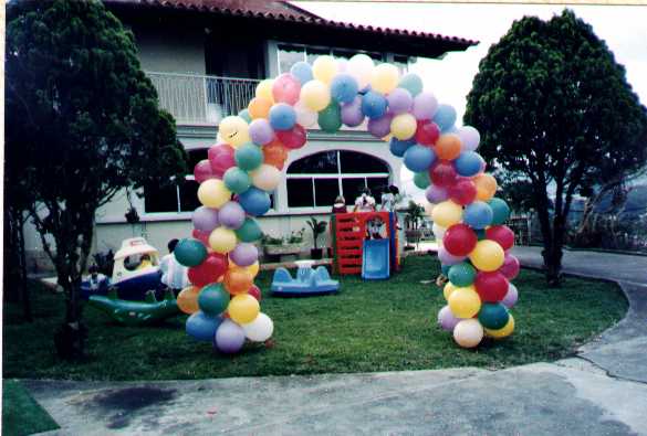 litle globos.jpg (33835 bytes)